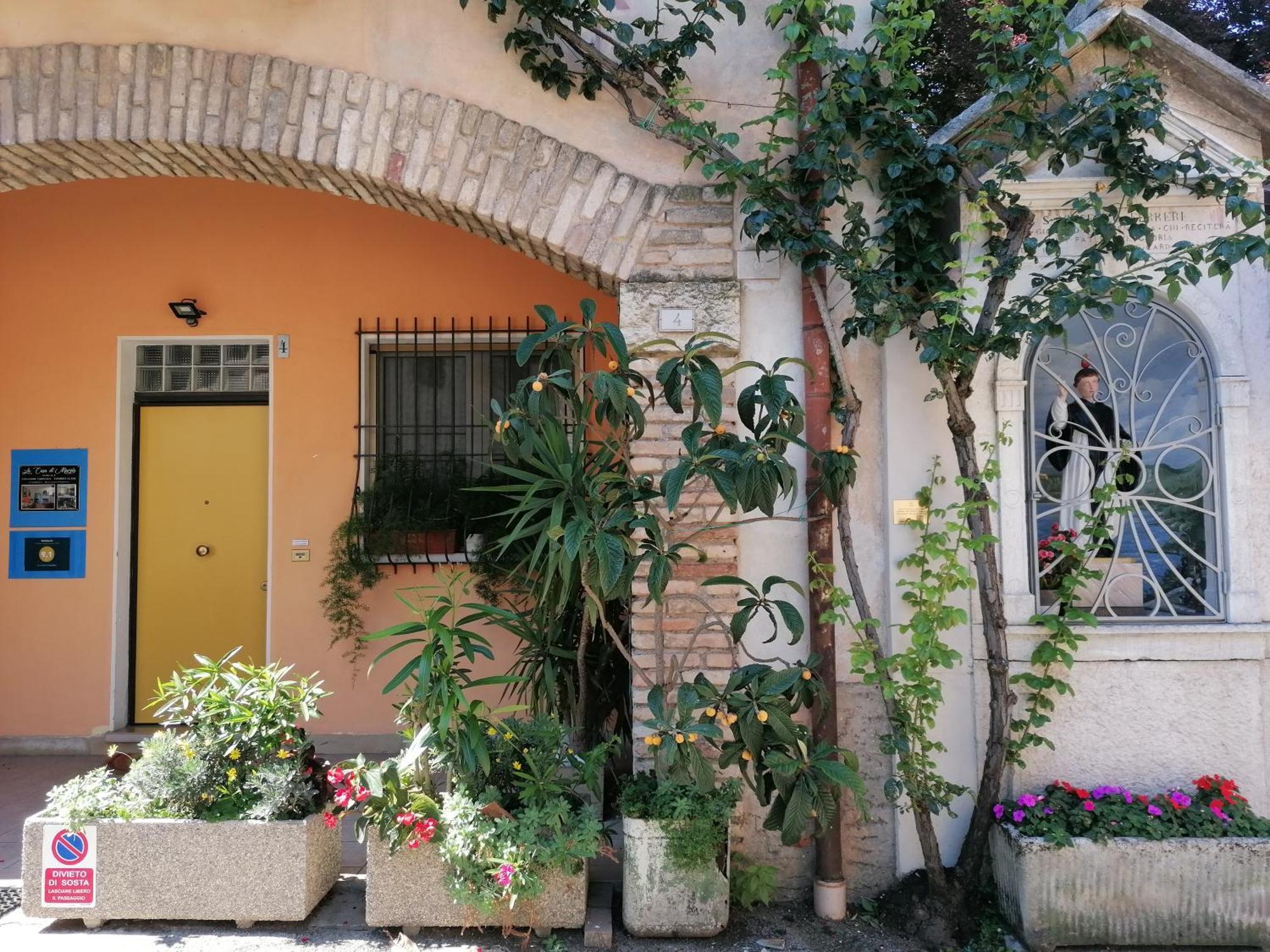 La Casa Di Marzia Apartment Bardolino Bagian luar foto