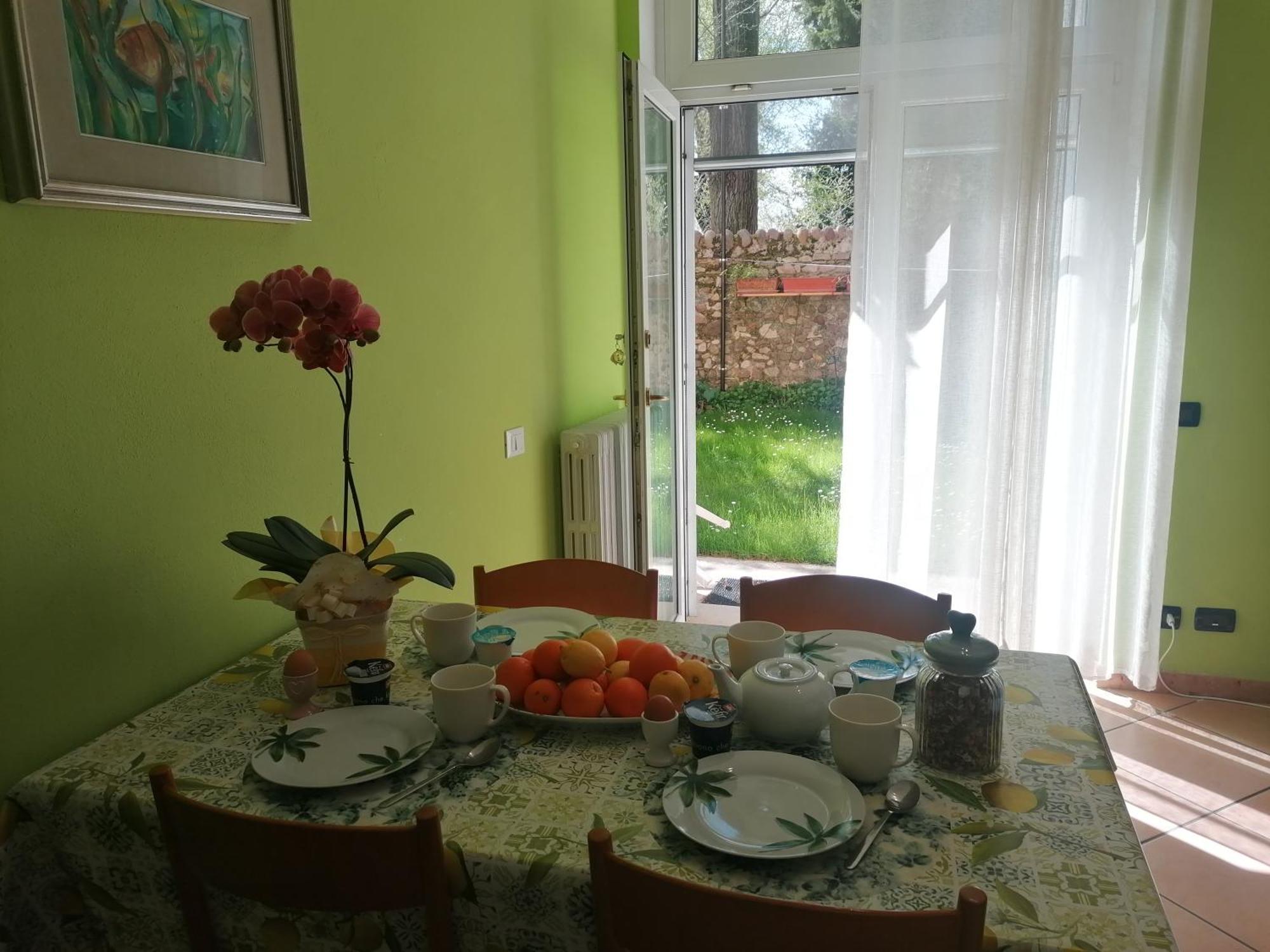 La Casa Di Marzia Apartment Bardolino Bagian luar foto