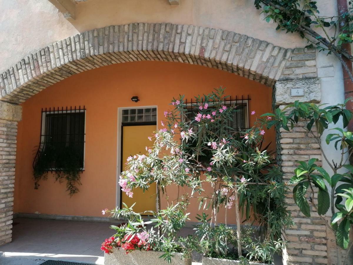 La Casa Di Marzia Apartment Bardolino Bagian luar foto